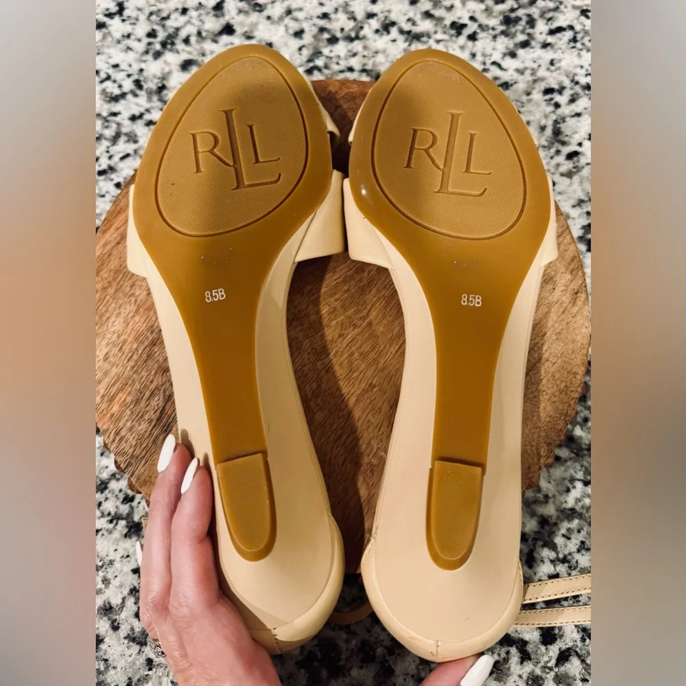 NWOB Lauren Ralph Lauren Tan Wedge‎ Sandals